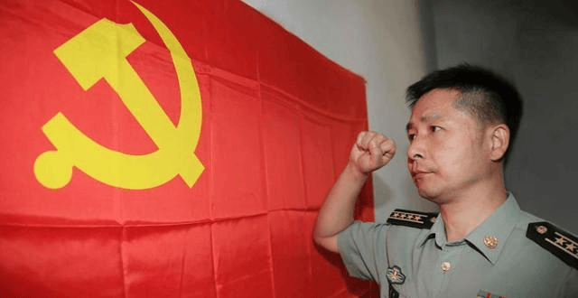 7岁爷奶离世 14岁父亲去世 依靠亲戚 终成"中华之盾"_陈德明_试验_小