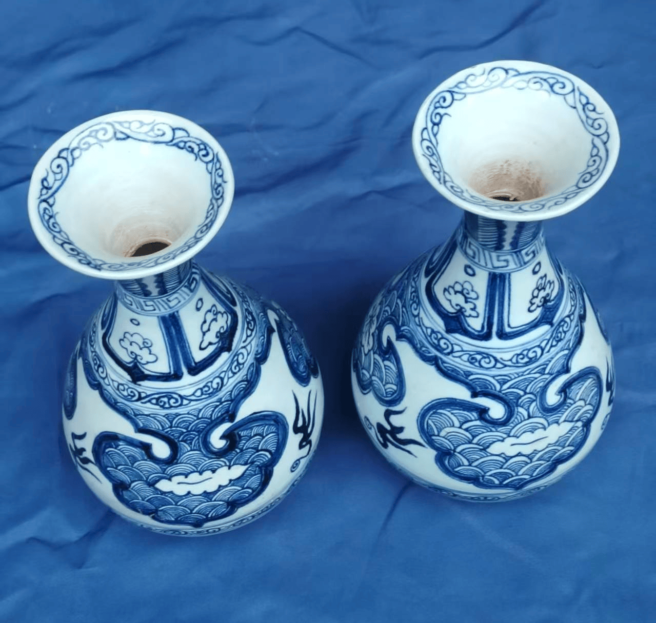 青花云纹玉壶春瓶》一对_文化_瓷器_中国