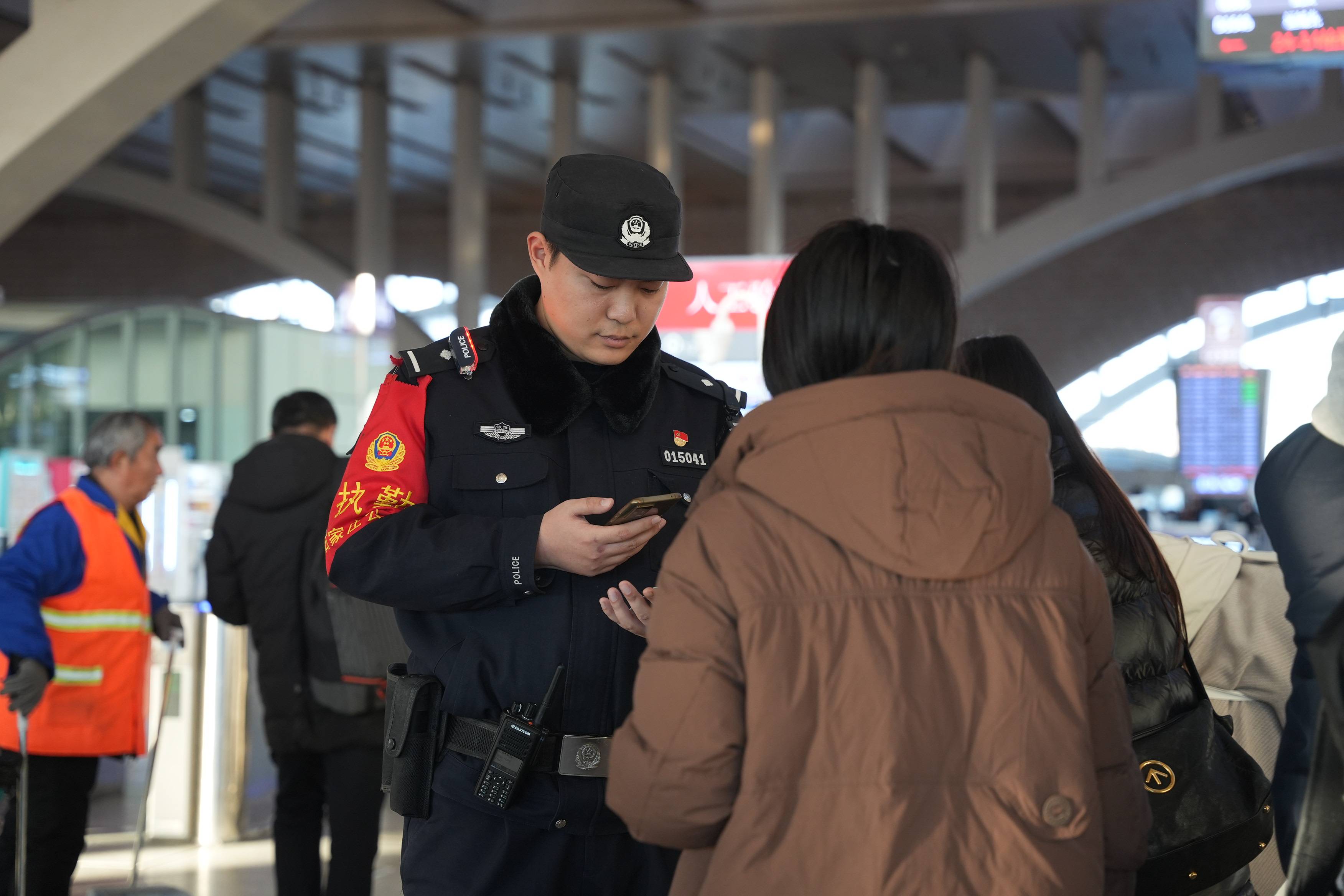 青春警色:铁警宋少康的春运坚守