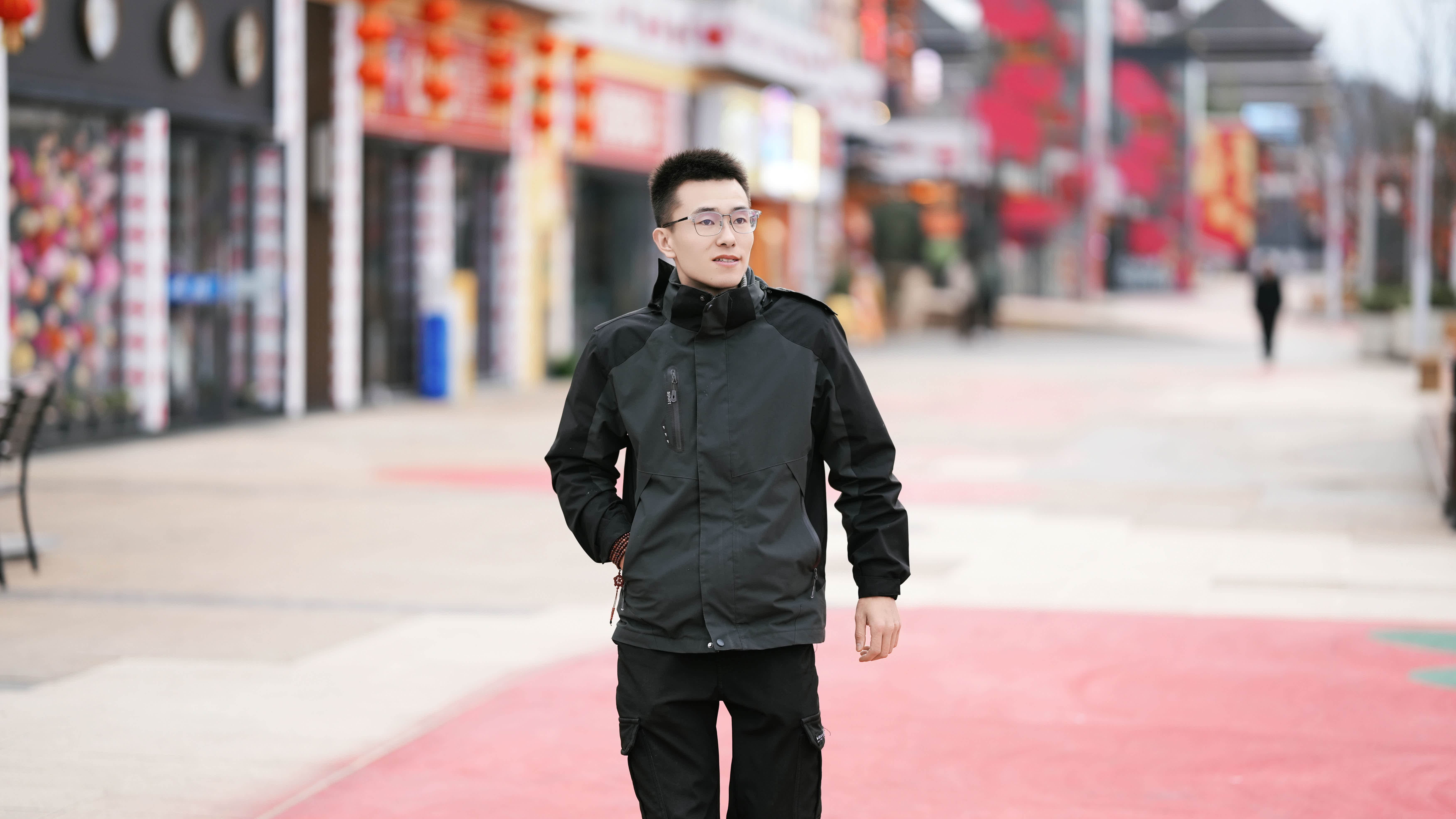 青年作家洪绍乾2025年生活照