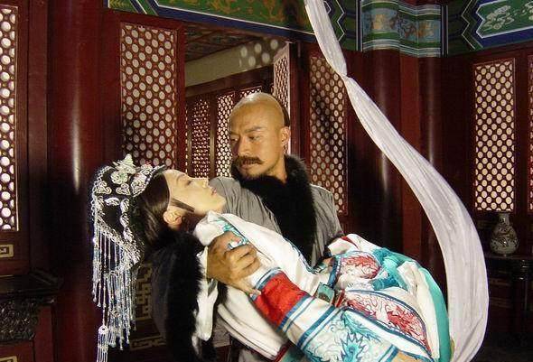 17岁成婚,生下清朝最有名的铁帽子王