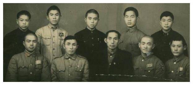 民国大汉奸李士群,靠妻子牺牲色相救命,认日本高官作父