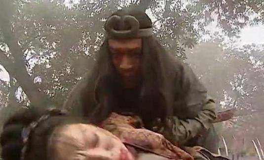 武松与扈三娘在野草丛中激战