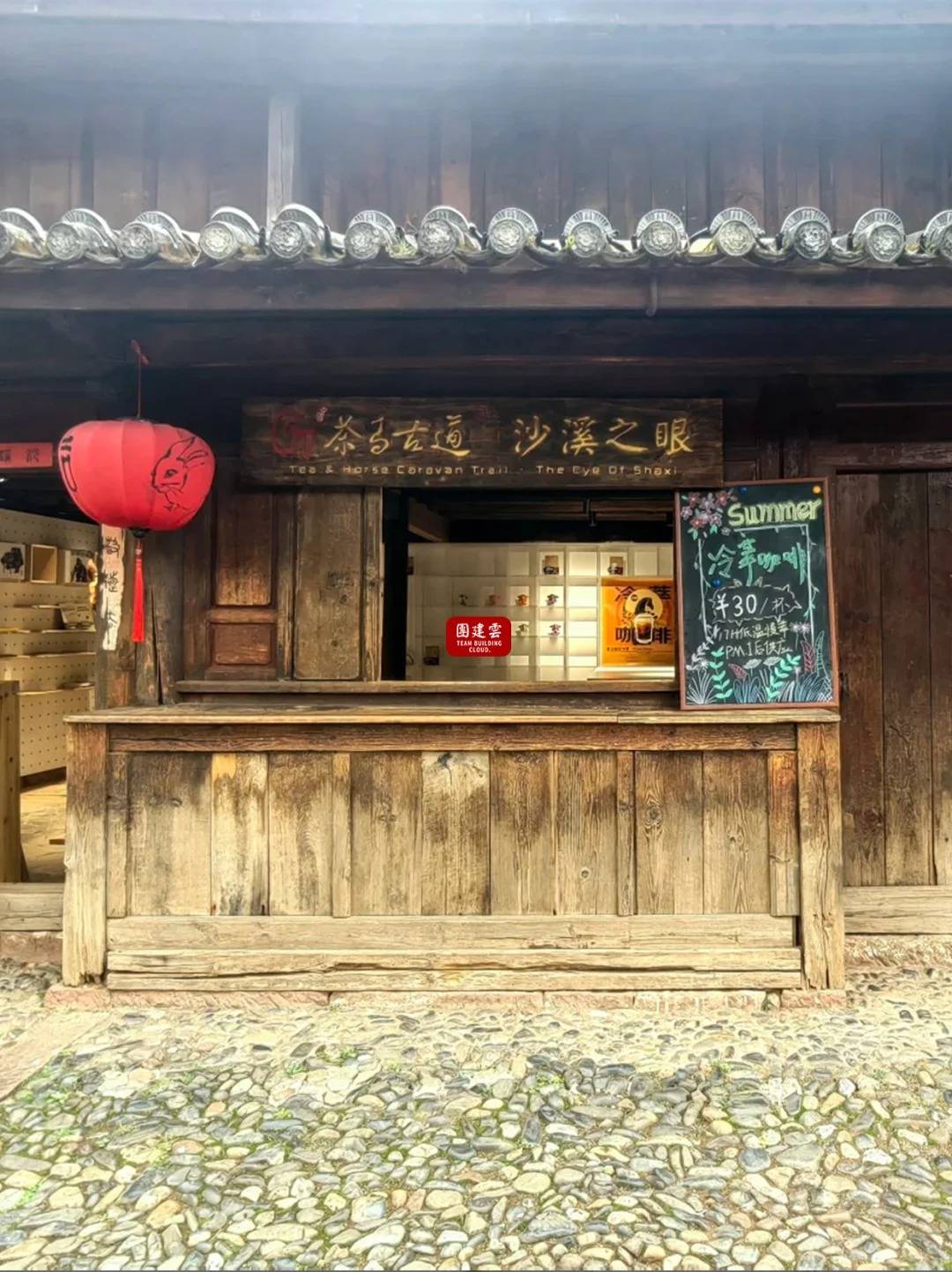 寺登街老戏台夜晚露营观星拍摄银河大片