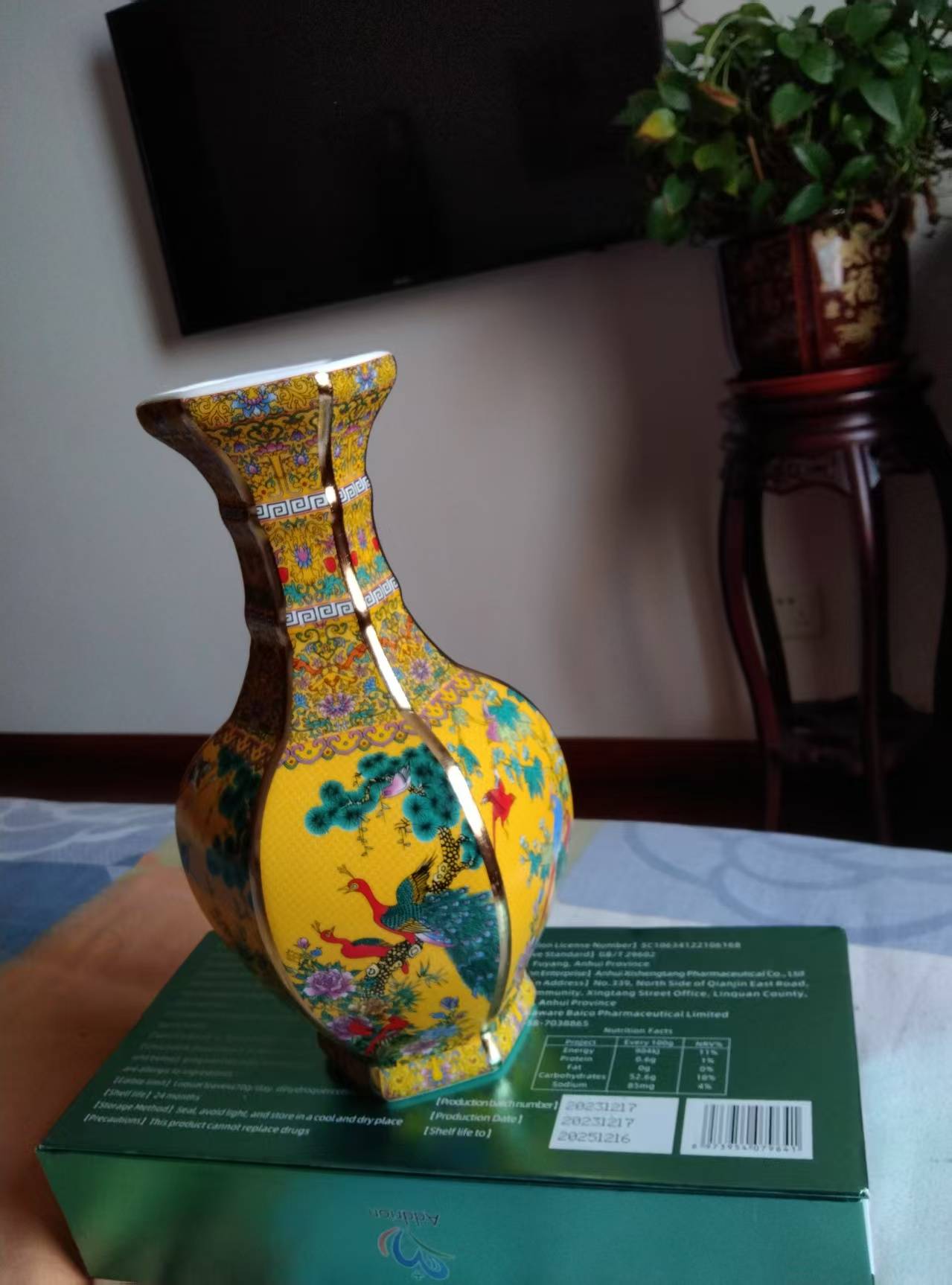 乾隆年製珐琅彩賞瓶 瓷器 美術品 置物 清乾隆琺瑯彩花鳥図紋天球瓶 景徳鎮 陶磁器 装飾品 工芸品 美術品 置物