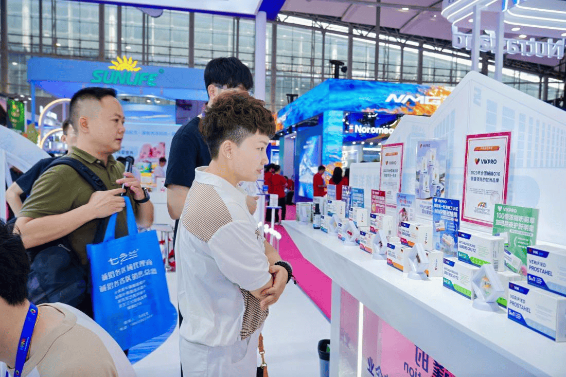 辅酶TOP1品牌VIKPRO亮相NHNE展会，携多款新品共探细胞营养新机遇