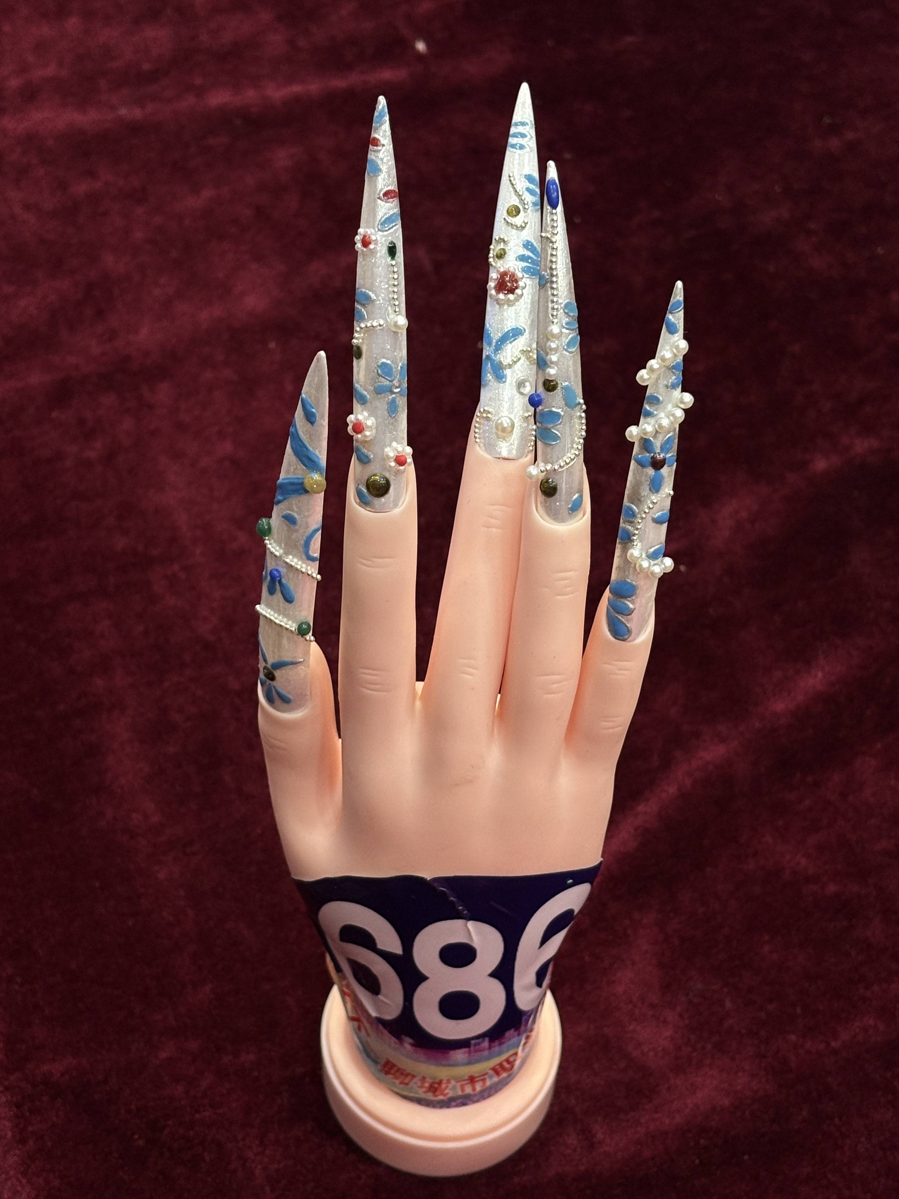 作为市级二类职业技能大赛,共设置美容,美发,美甲,形象设计四个比赛