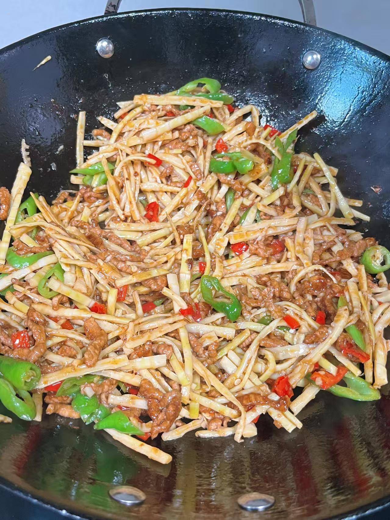 《竹笋炒肉丝一道让米饭瑟瑟发抖的春日魔法》