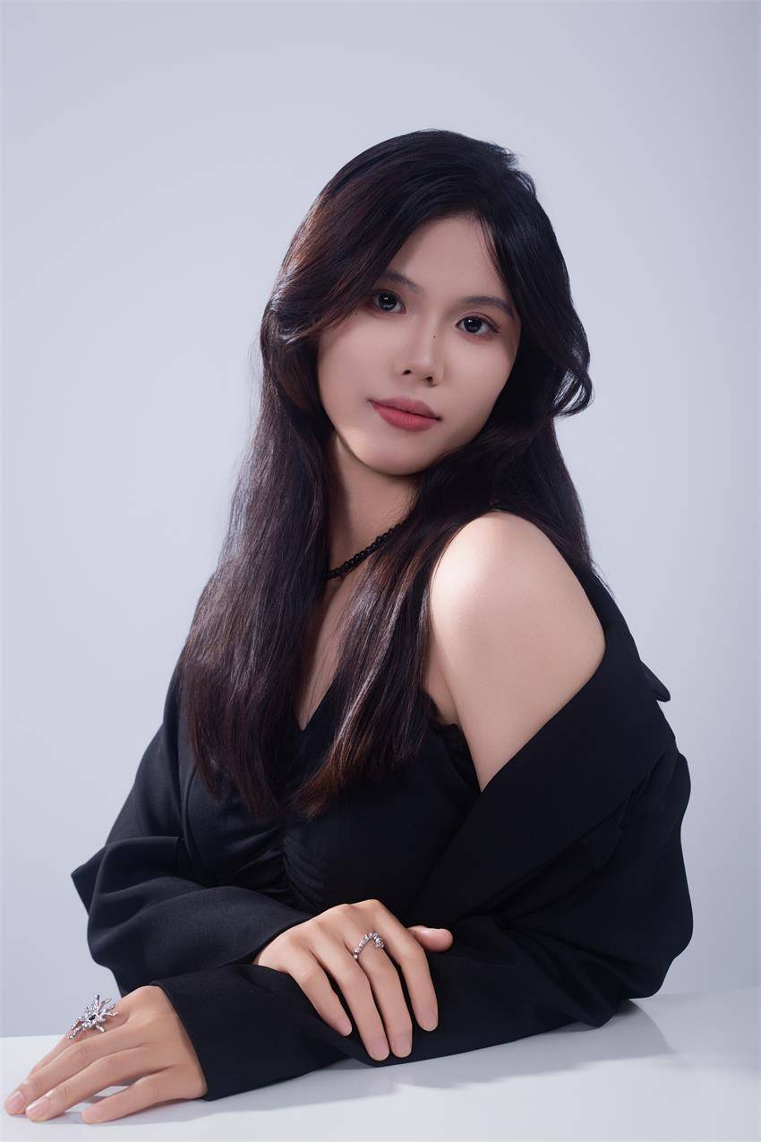 黎秀茹（KLH）：用优雅和自信书写美丽的模特新星