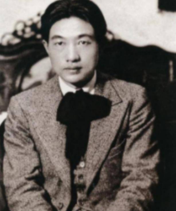 徐悲鸿名字的由来和含义_徐悲鸿这个名字_