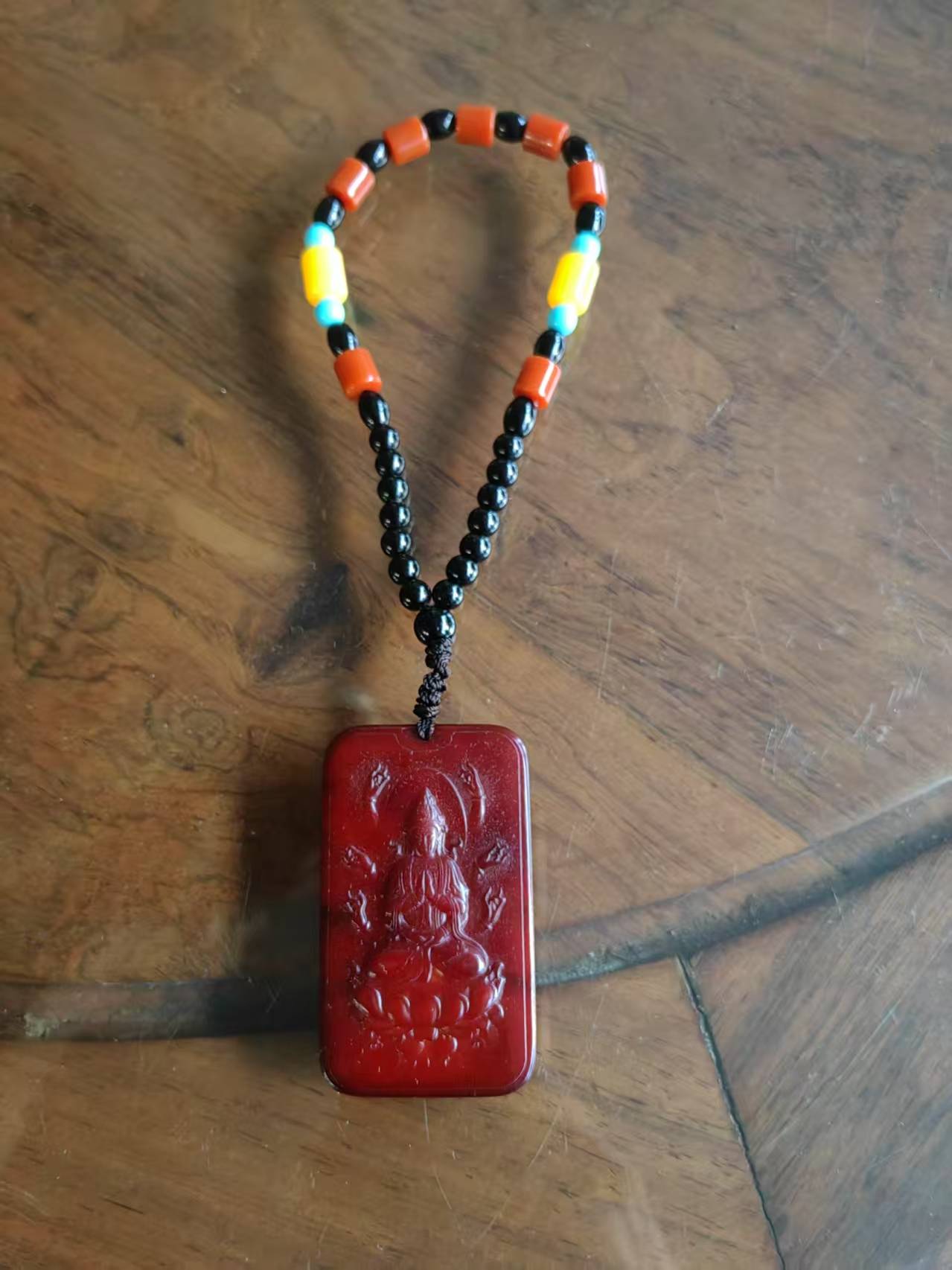 和田红玉观音吊坠:红韵玉魂,慈悲寄情