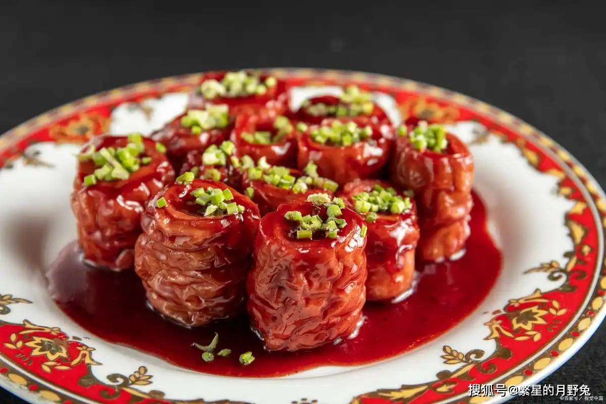 泉城济南的鲁菜魅力：九转大肠里藏着怎样的