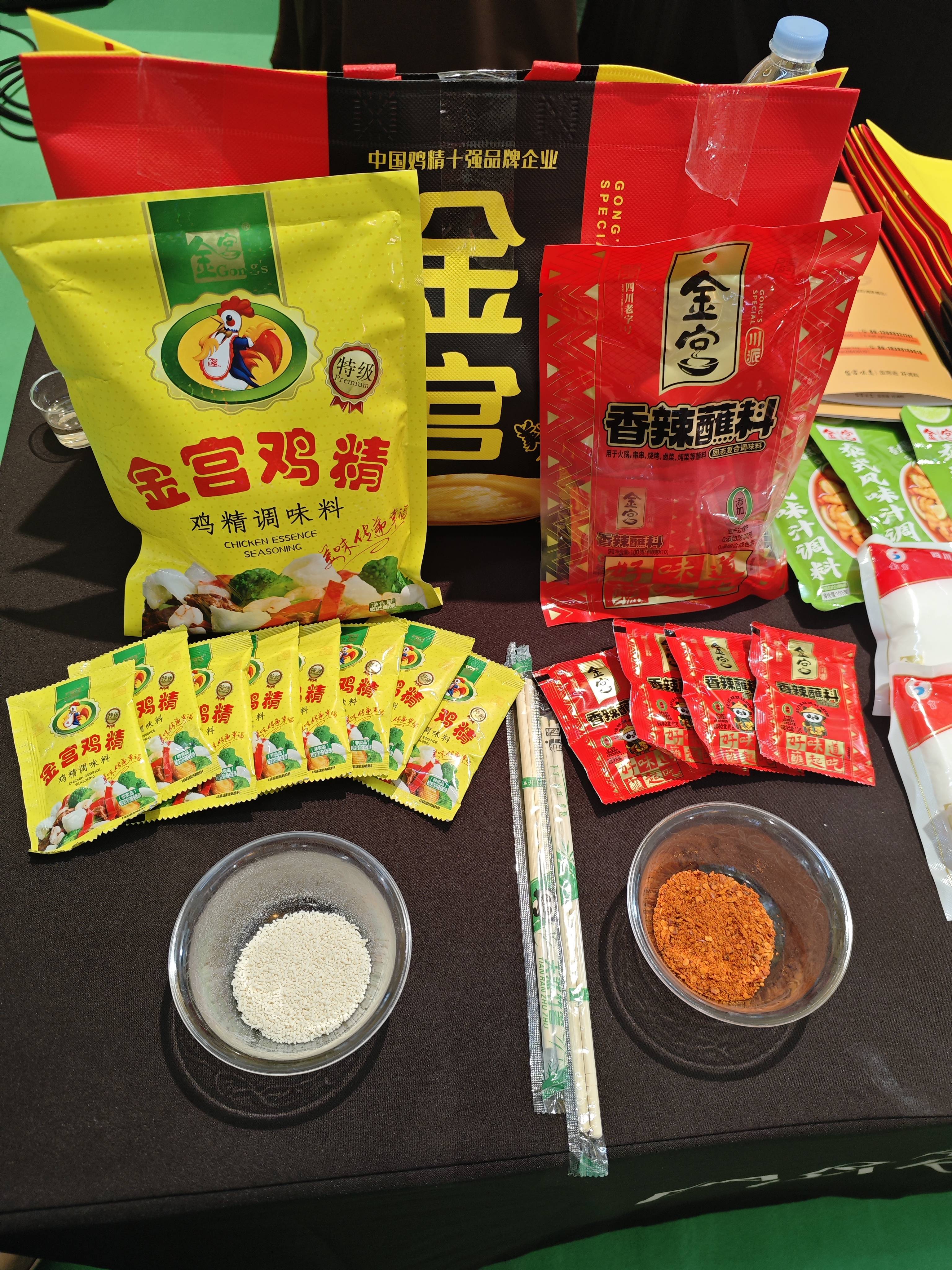 火锅底料小龙虾调料传到泰国了以后泰国旅游也能吃上地道川菜