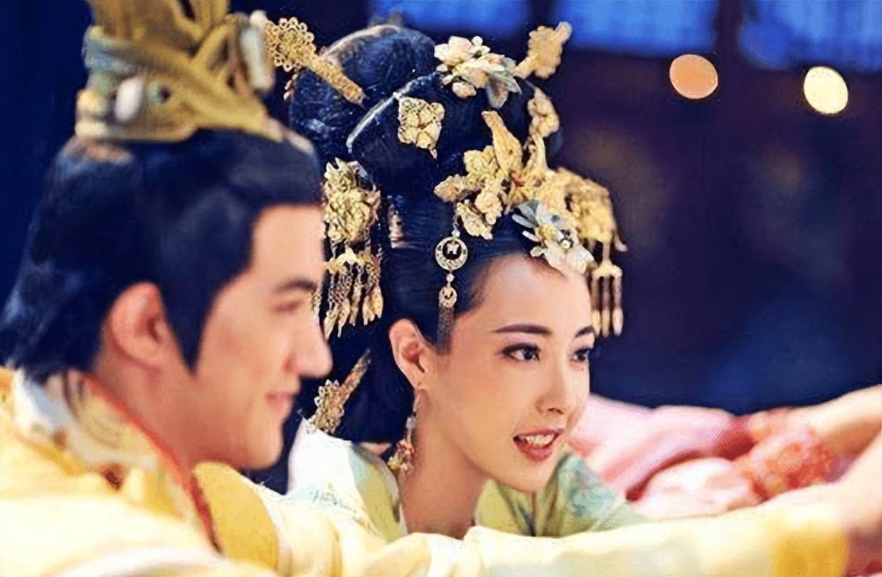 但好景不长,李治即位背后有亲舅舅长孙无忌撑腰,许多大权由他掌控