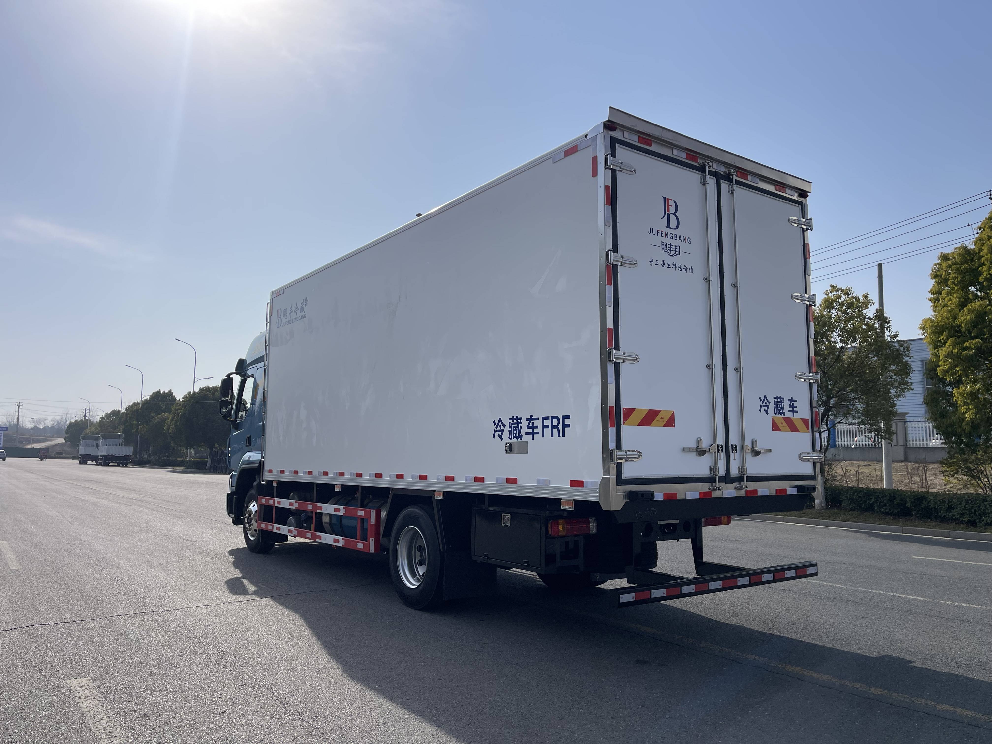 自动挡大马力,合法拉10吨!这款6米8柳汽乘龙冷藏车值得一看