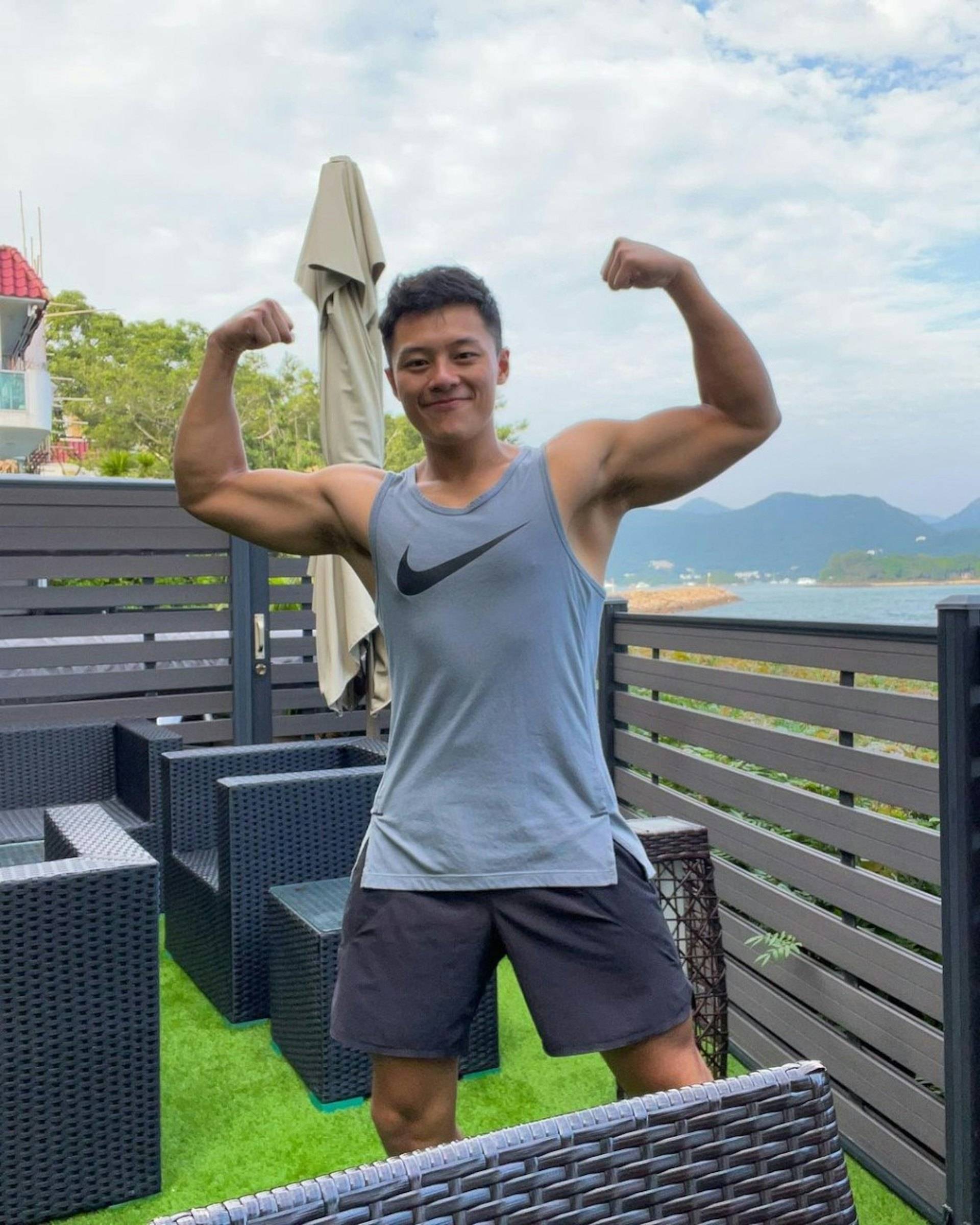 原创            TVB艺人曾做保安维持生计，31岁成功增值，初尝商务舱服务：好爽