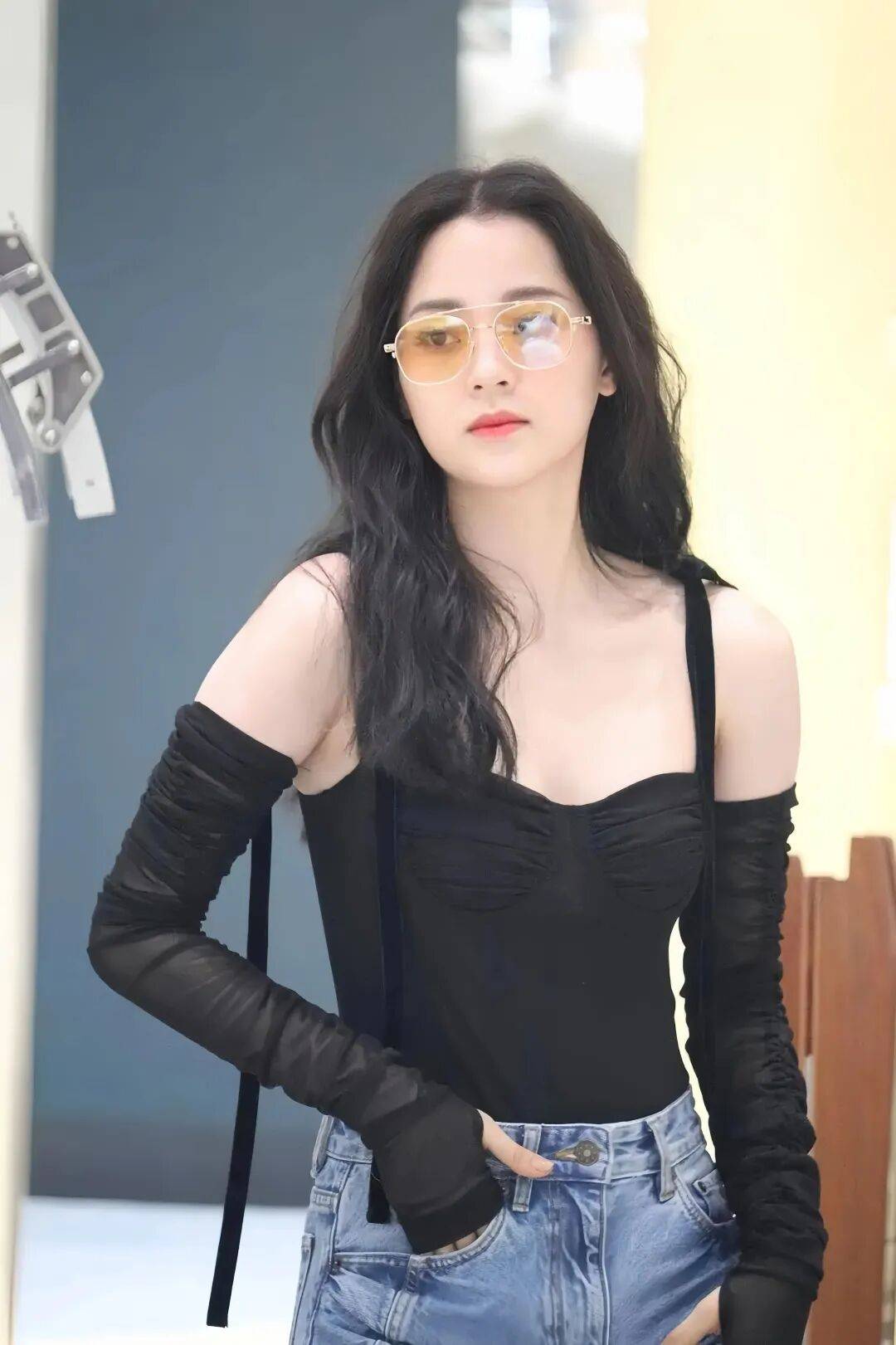 欧阳娜娜女大十八 变越变越好看!