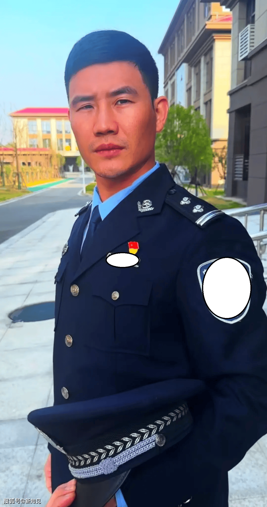 嘎子谢孟伟穿警服带货翻车:还得是公民监督