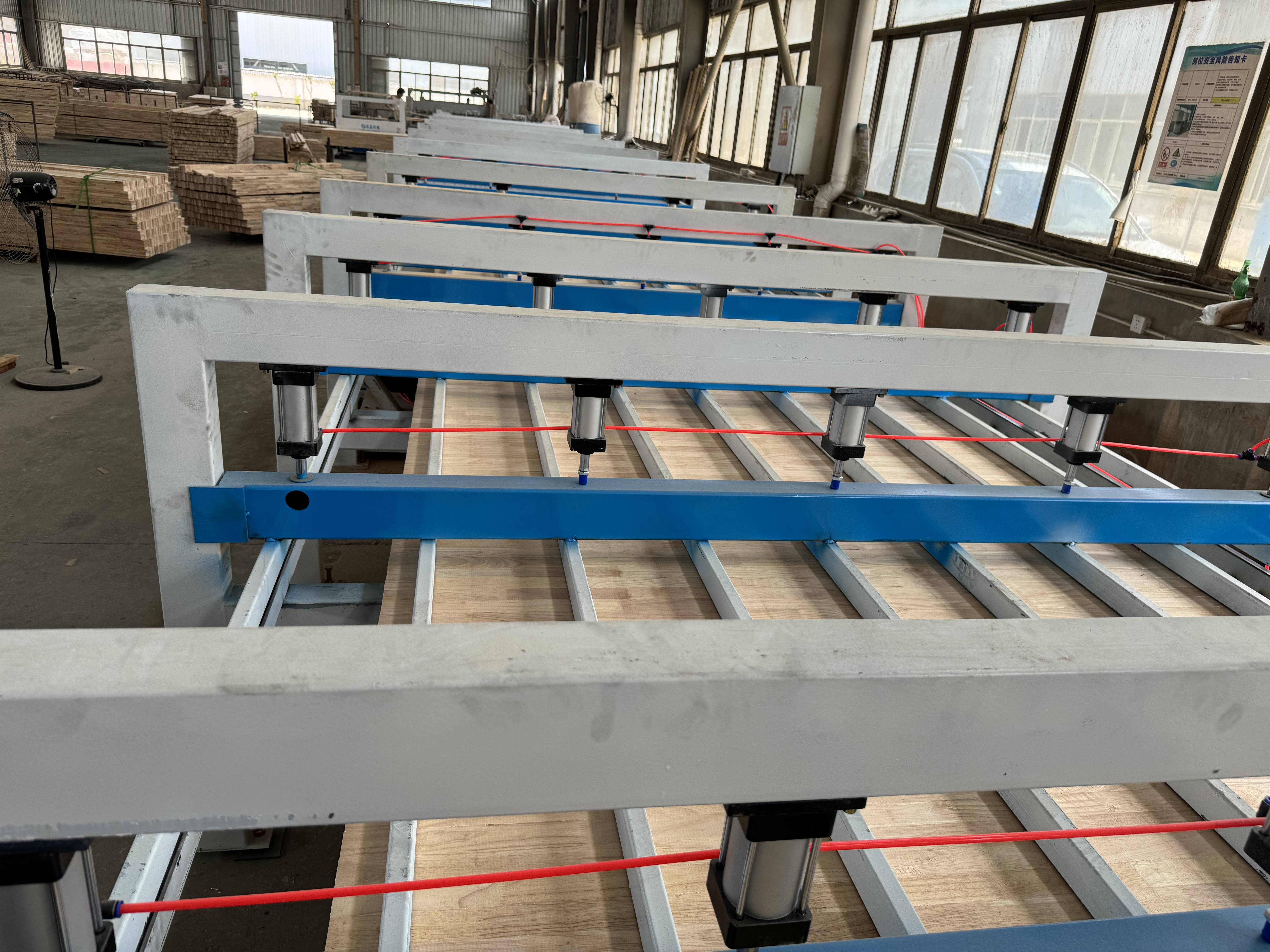 山东拼板机 木工拼板机械：产业集群带动的品质升级