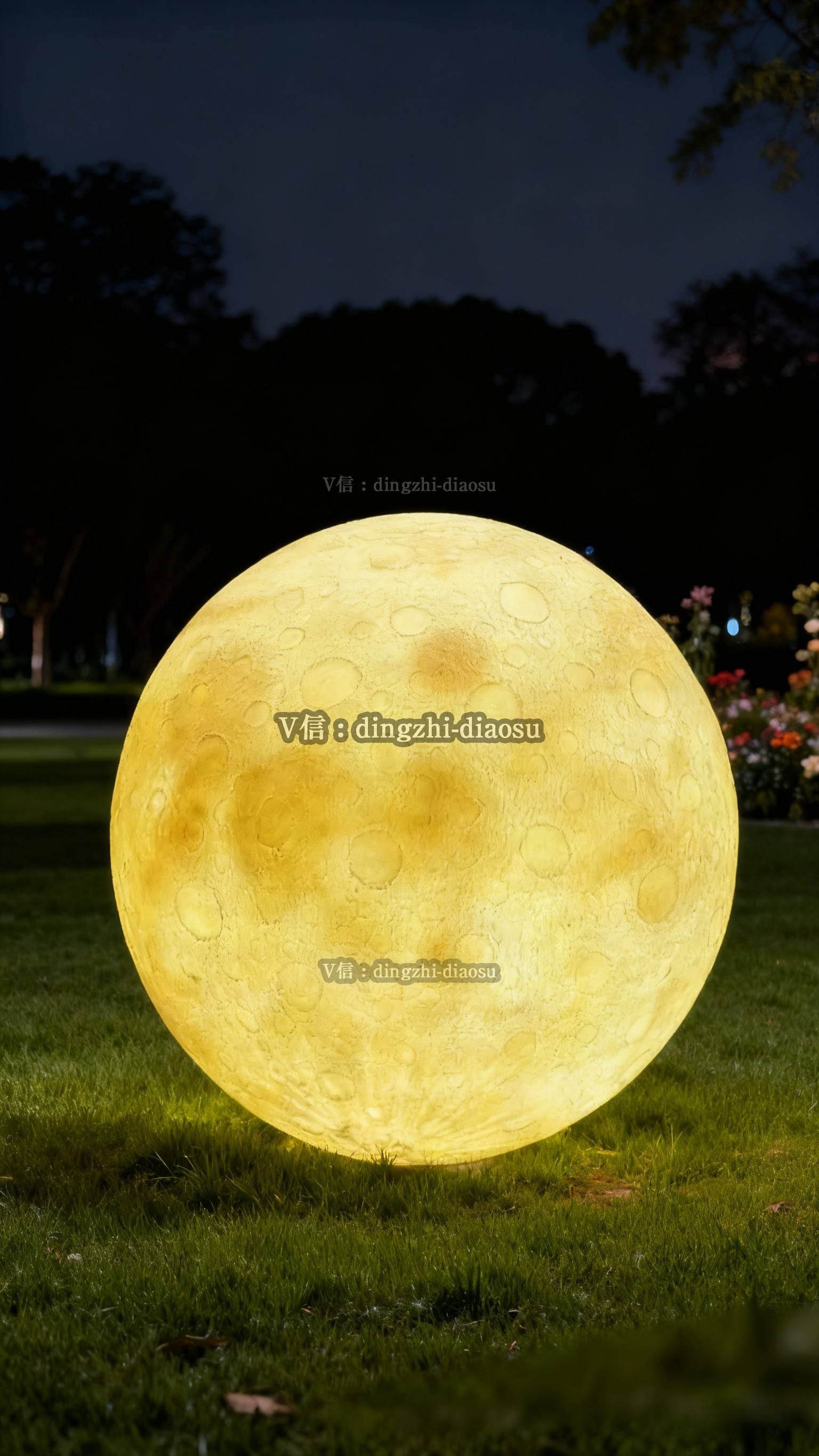 玻璃钢发光月亮雕塑:月球与月牙造型的夜景亮化新选择