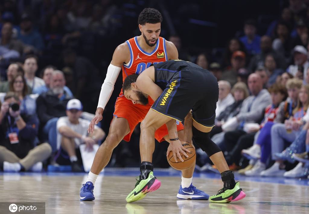 库里复出战惨遭雷霆围捕 生涯首次恶犯打急眼了？