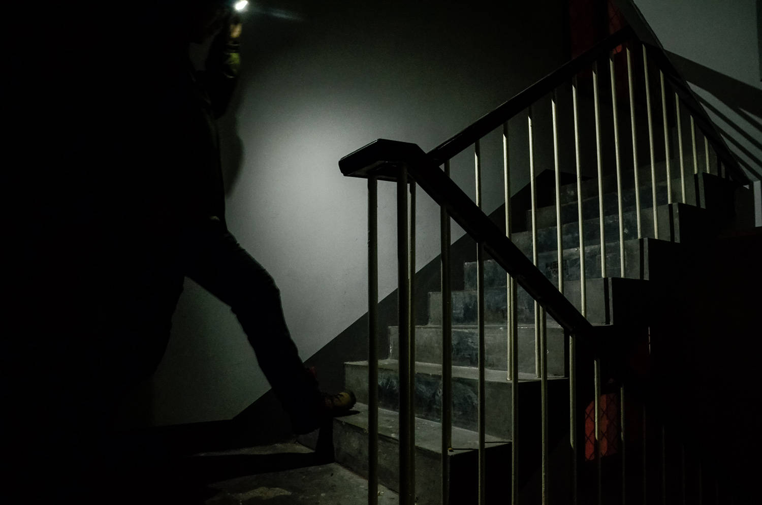 消解夜色里的不安与不便,重新定义实用照明:纳丽德 eStar头灯