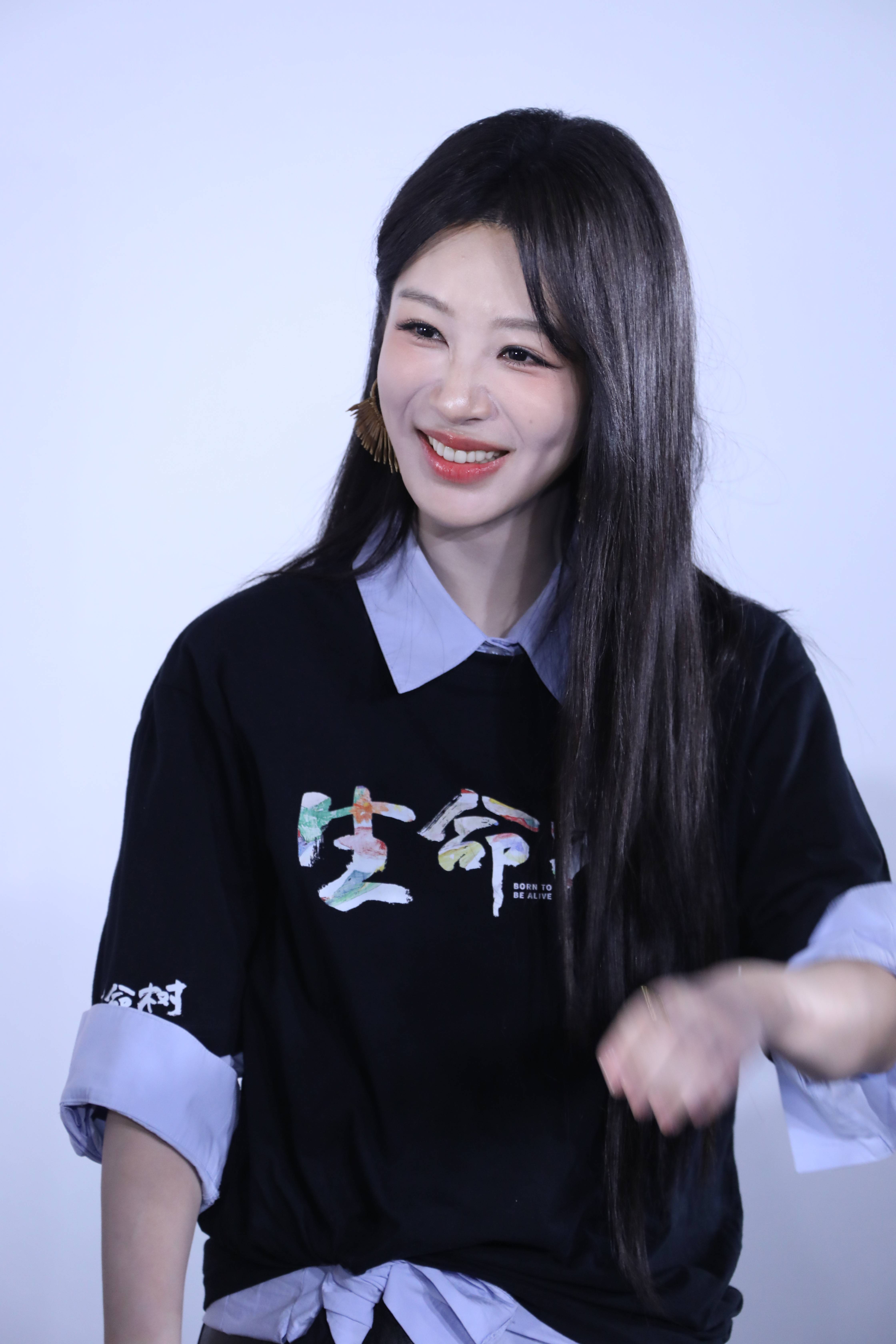 杨紫分享《生命树》拍摄感受 胡歌谈青海十余年公益幕后