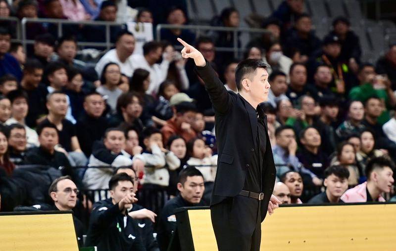 辽篮队史战绩最佳主帅 杨鸣：自己很内疚很惭愧