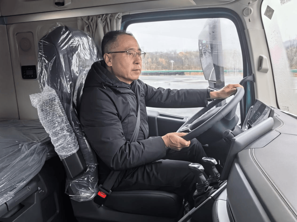 什么车让400卡友争先恐后体验?抢先试驾东风天龙KH第9张-汽车探索网 什么车让400卡友争先恐后体验?抢先试驾东风天龙KH第9张