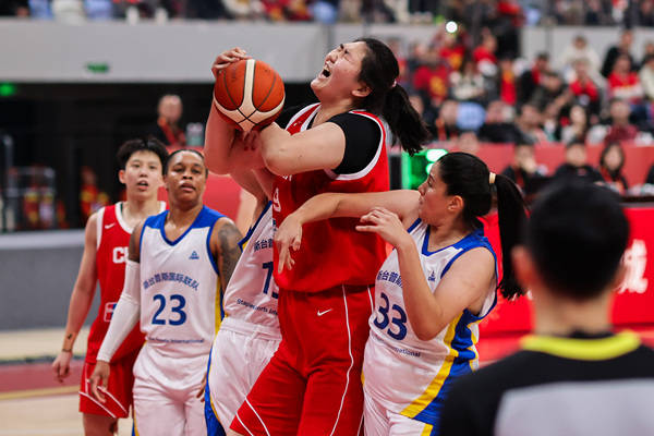 热身赛-张子宇21+6 中国女篮56分大胜国际联队