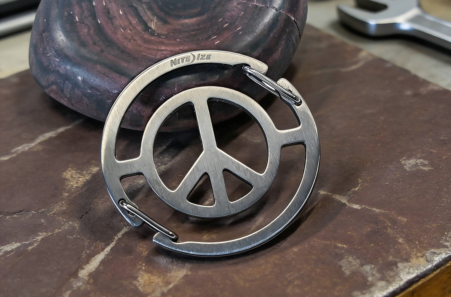 双环之内的和平之美：奈爱和平标志钥匙扣
