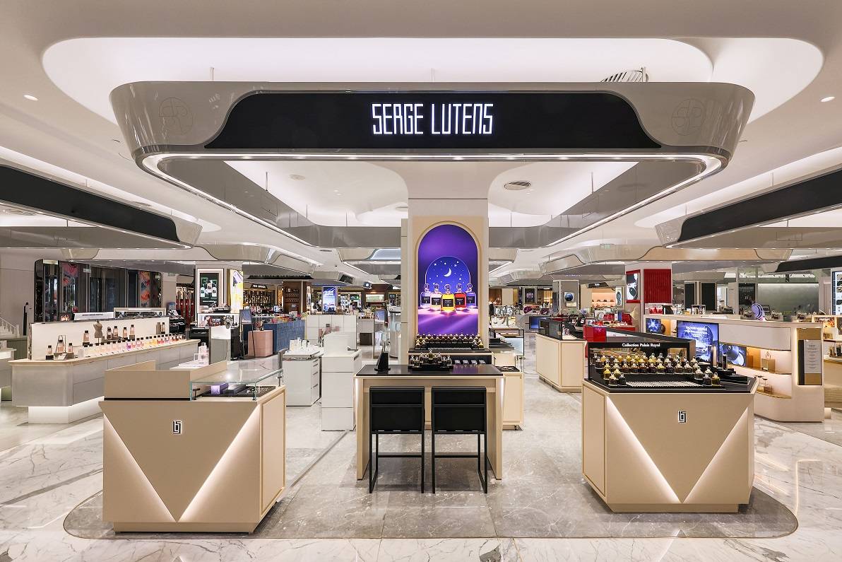 SERGE LUTENS 芦丹氏艺术沙龙北京首家百货专柜_专柜图.JPG