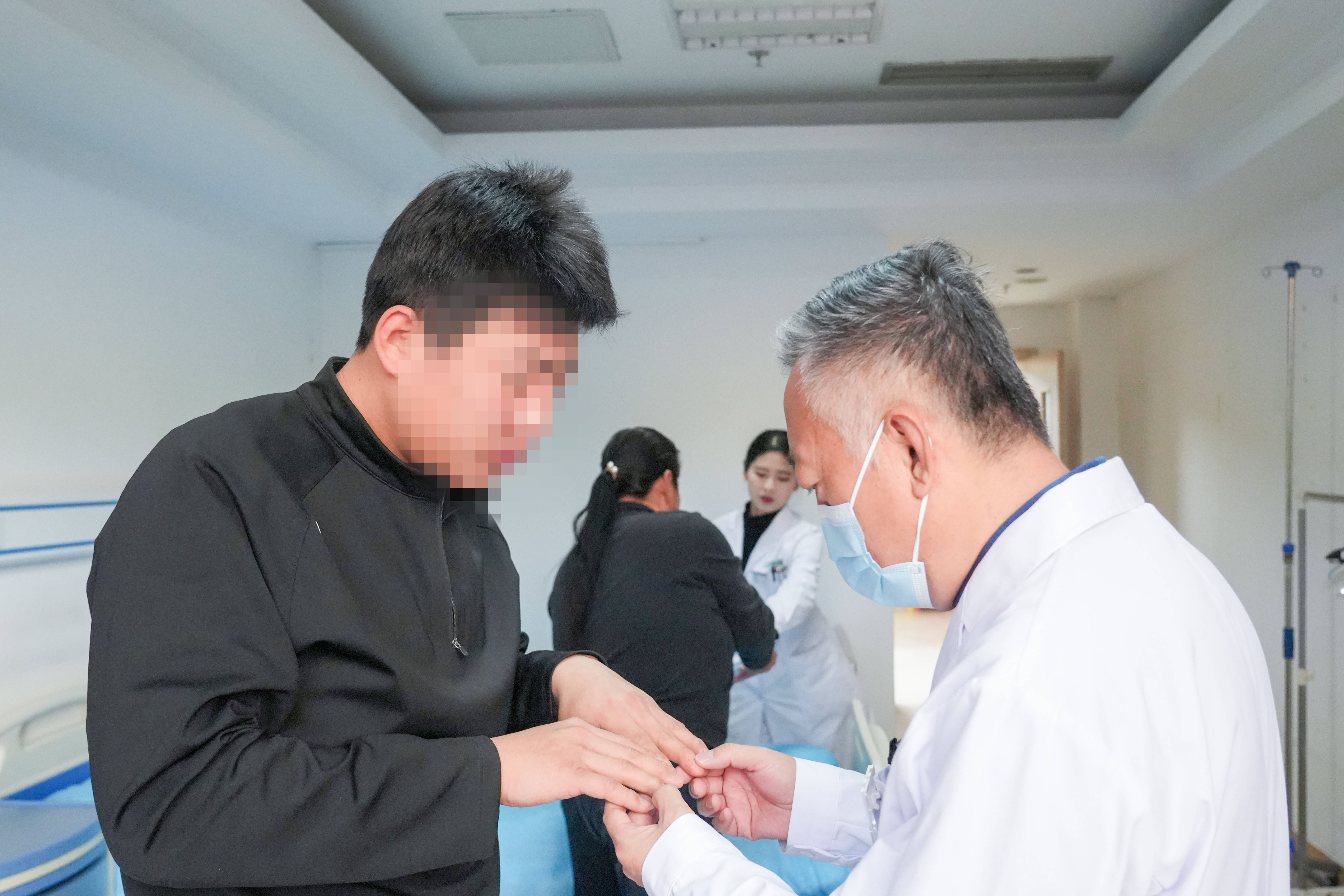 白癜风医生祃开芬：白癜风患者，手部白斑护理指南
