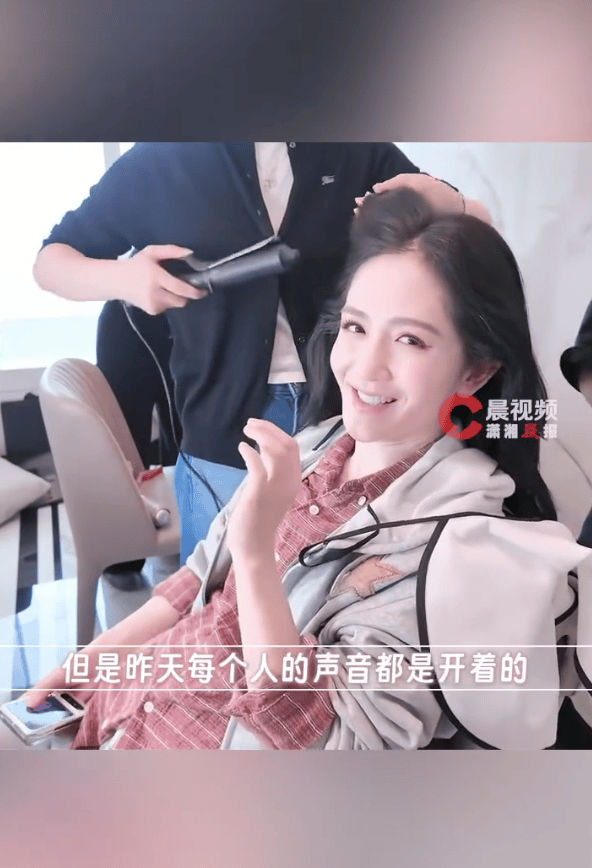 谢娜回应《浪姐》初见面直播很乱：其实是节目组想要的效果封面图