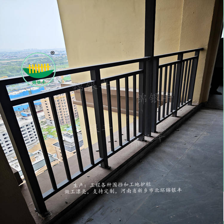别墅阳台栏杆.jpg
