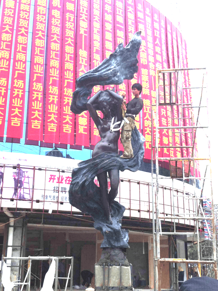 桃江县都汇国际美人广场主雕2.png