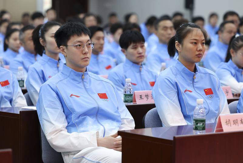 篮协祝贺胡明轩当选亚运旗手：是个人荣誉也是男篮集体荣光