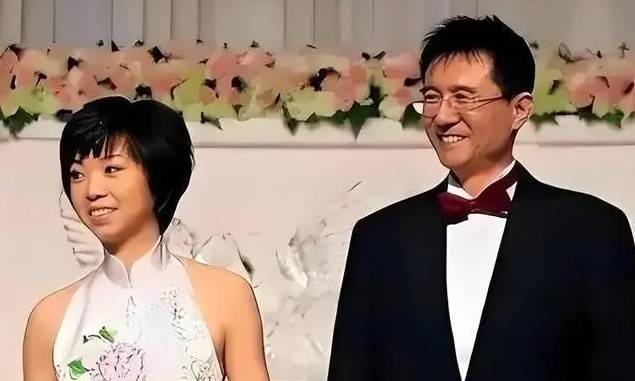 恩爱17年难敌现实！65岁徐威明显憔悴，45岁张怡宁仍嫩如少女