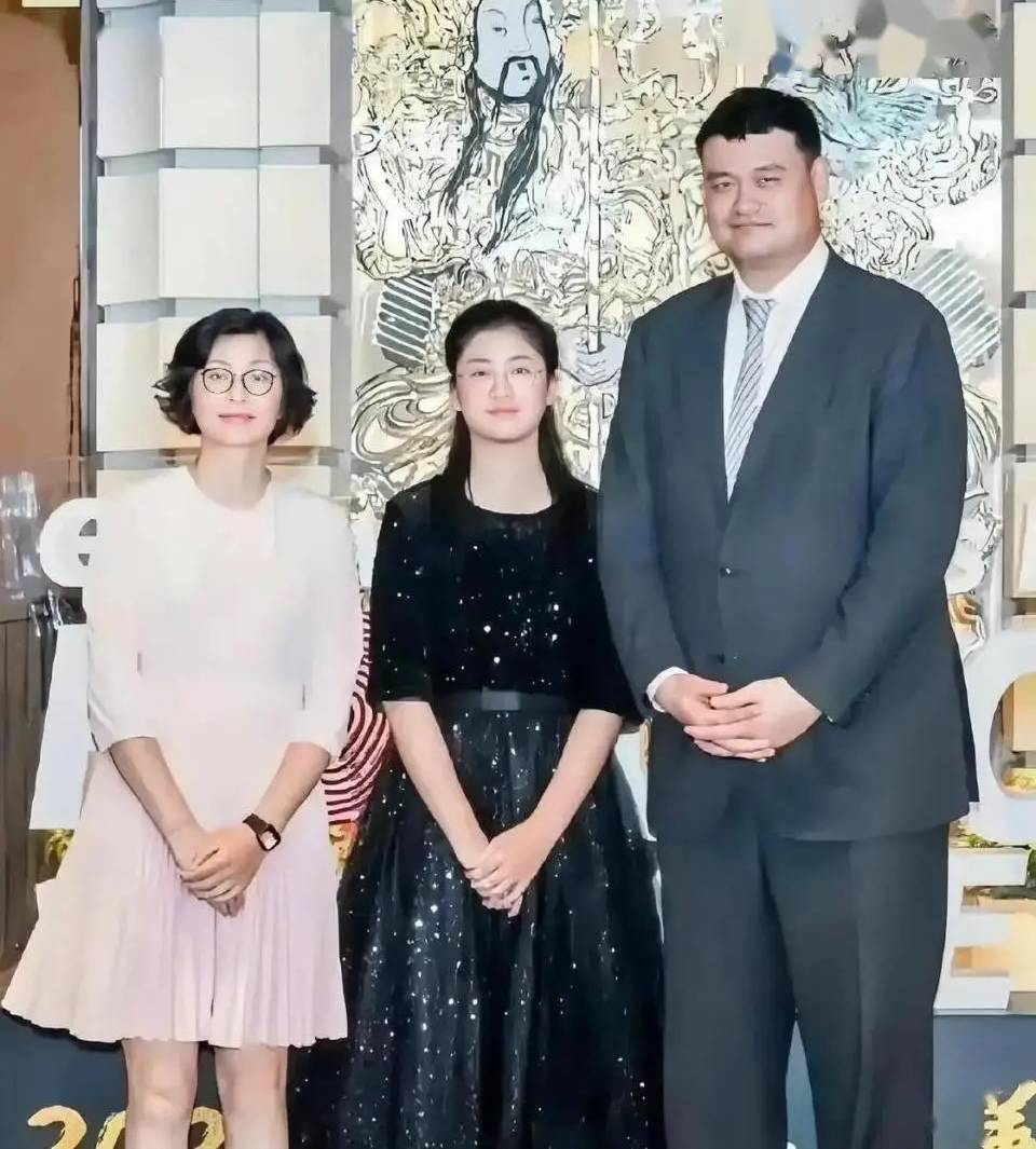 原创
            为什么要让女儿入美国籍？姚明只说了一句话，怼的记者哑口无言