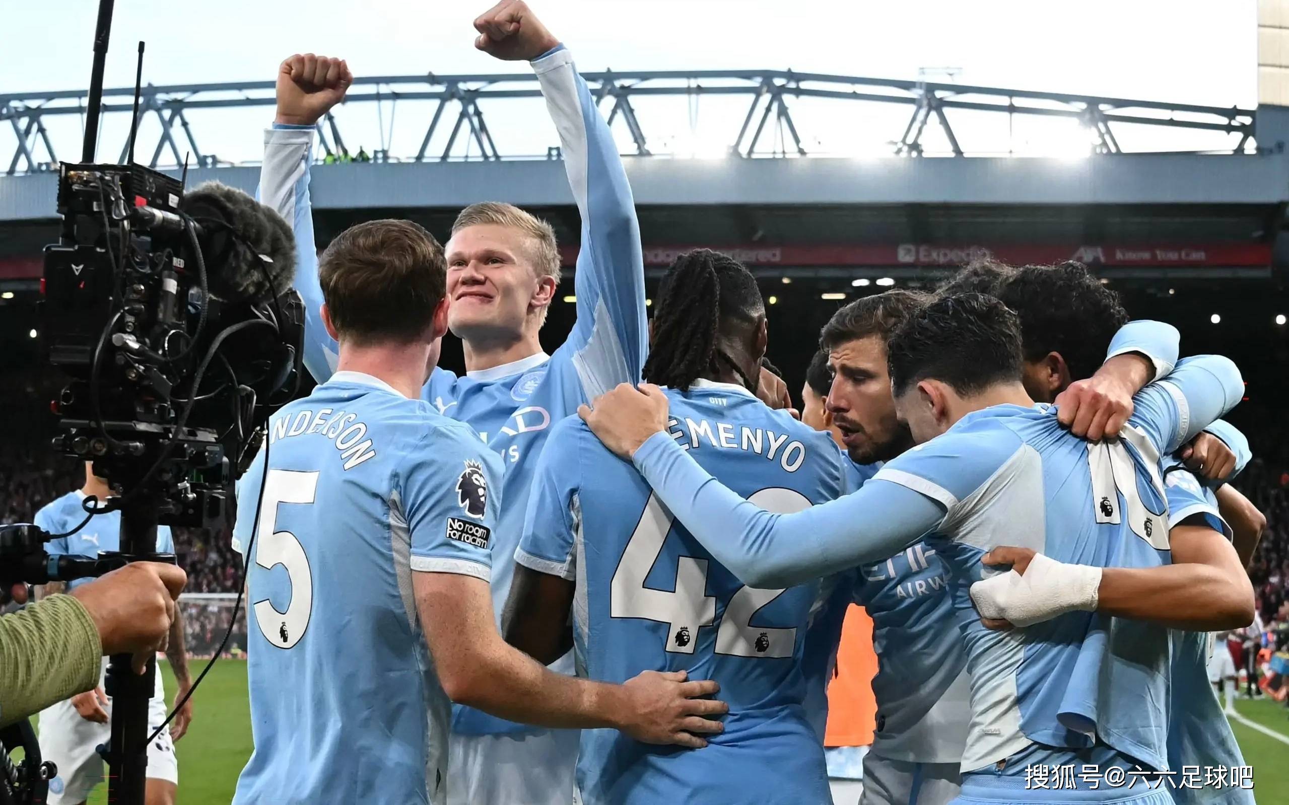 英超：曼城3分钟两球，客场3-0零封利物浦。