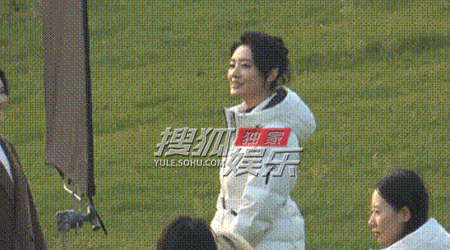 周涛户外录节目状态亮眼 草地奔跑笑容明媚元气足 搜狐娱乐 · 3小时前 · 11.9万+阅读 14图