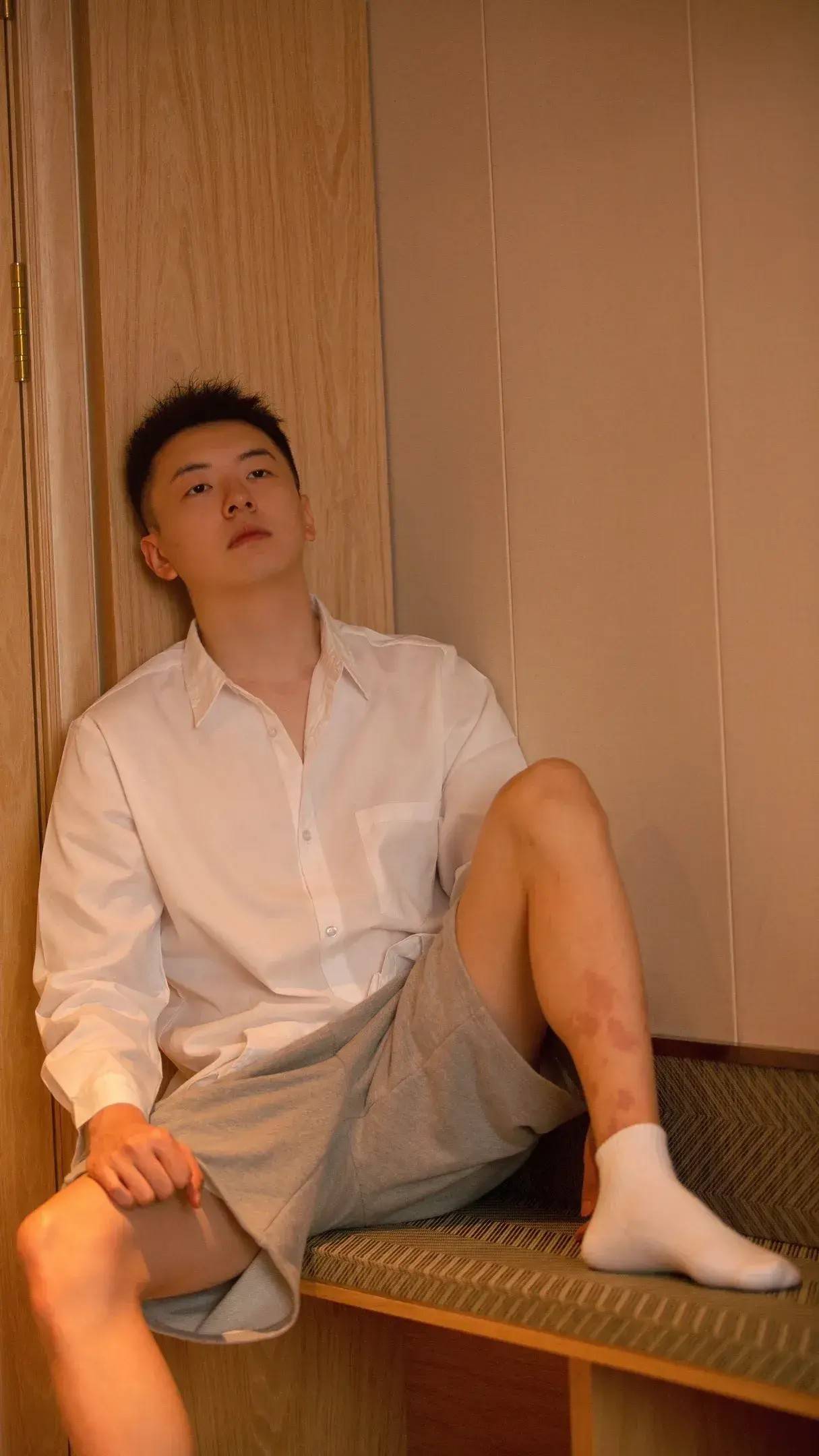 跟着颜值爆表的男神赵文博,感受活力四射的青春魅力!