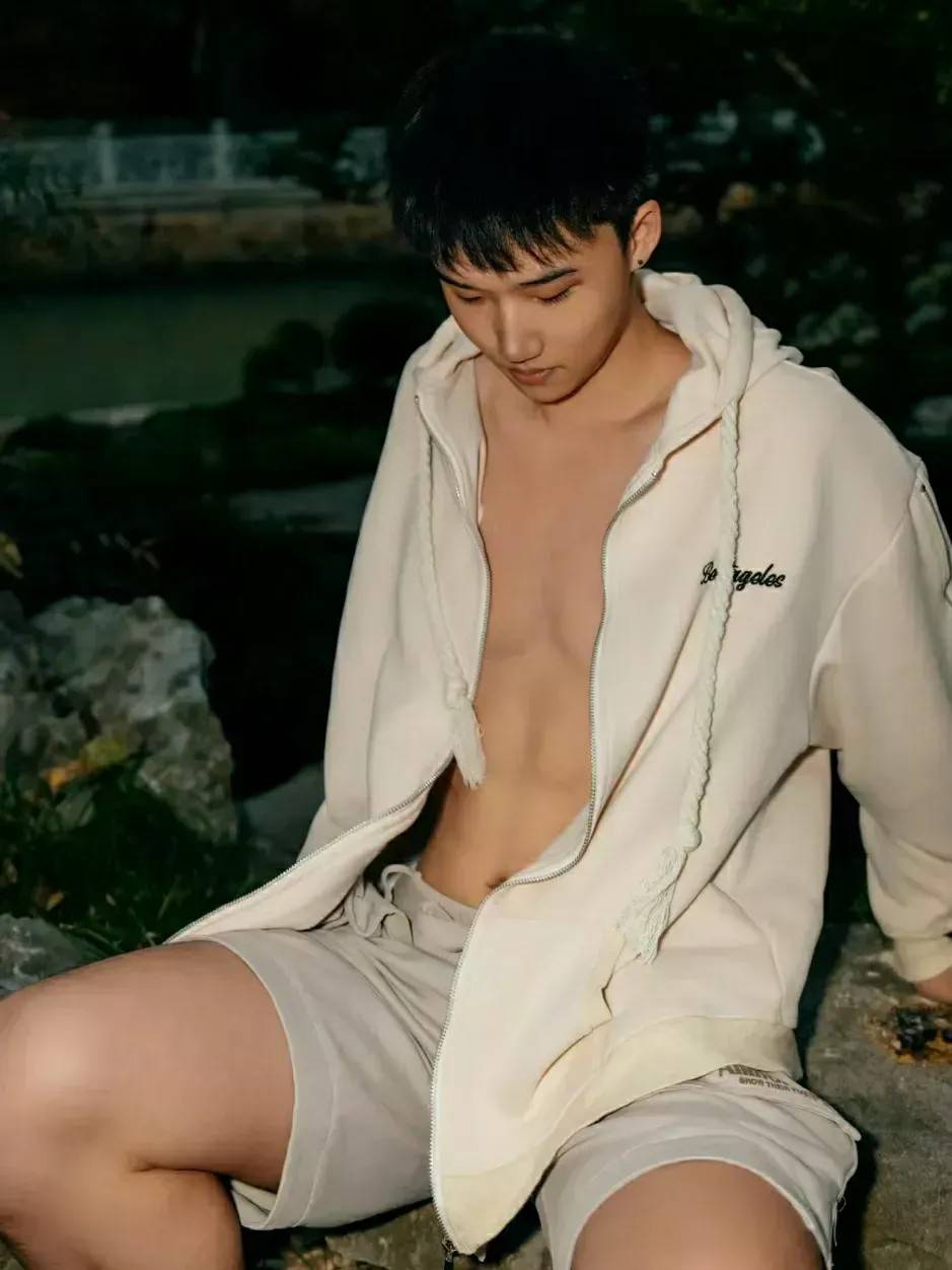 我的同事竟是肌肉帅哥?龙信洙带来的惊喜故事!