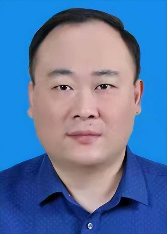 免去卢一男烟台市芝罘区人民政府副区长职务