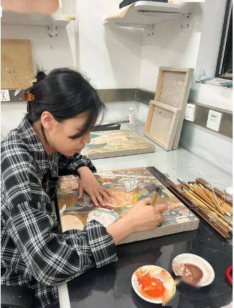 王颖生教授指导团队创作中央美术学院匠心筑梦青年志愿服务队为了更好