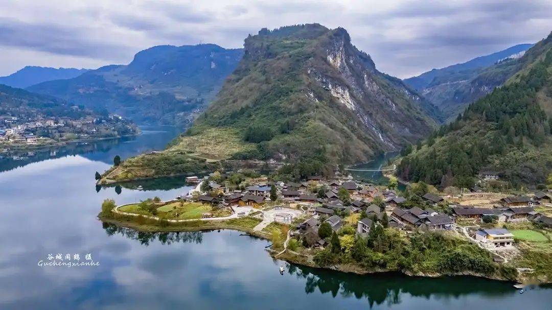 保靖县沙湾村地处酉水河畔,依山傍水,风景优美,别有一番水乡风光