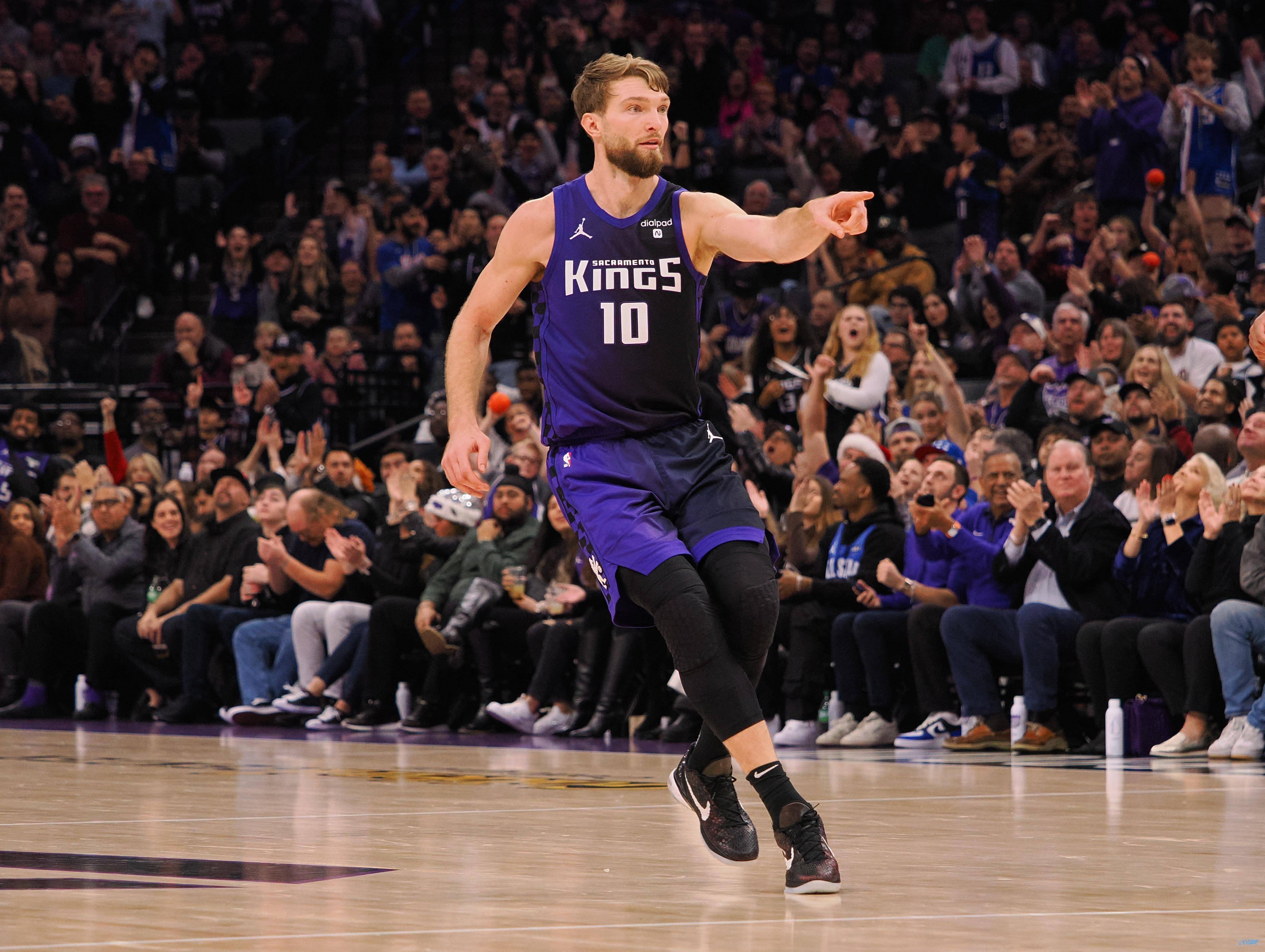 本场比赛,小萨博尼斯出战45分30秒,投篮14中8,罚球9中6,得到22分23