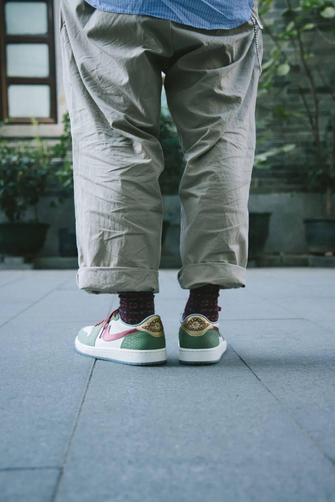 除了日常经营着她的社区咖啡店以外,与家里的四只"神兽"(猫咪)之间