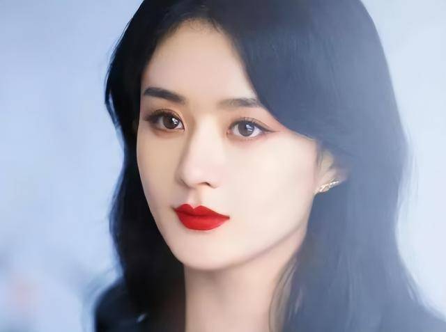 浓妆都遮不住赵丽颖的疲惫感,娃娃脸不见,骨相美出来了_魅力_外貌