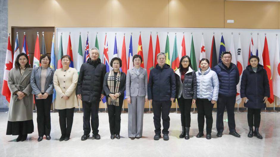 辽宁警察学院院长孟翔飞一行到大外调研
